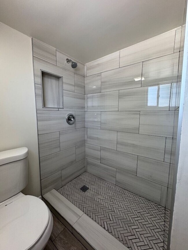 Building Photo - 2 Bedroom Bungalow in Simi Valley
