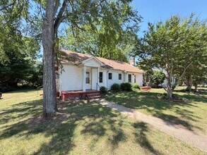 Building Photo - Cute Duplex 1 bed 1 bath unit, Close to Downtown Concord