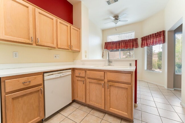 Building Photo - Sun City Summerlin 2 bedroom and 2 bathroom in a  55 and older Neighborhood