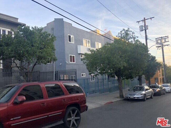 Building Photo - 428 S Grand View St