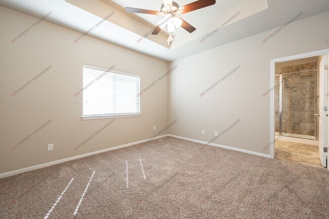 Building Photo - 1242 Lakeway Crossing Dr