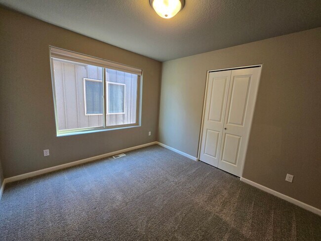 Building Photo - Terrific Orenco Station area 4 BR, 3.5 BA ...