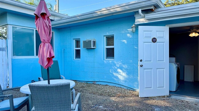 Building Photo - 1145 NE 17th Terrace