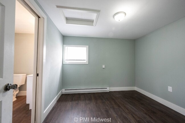 Building Photo - Charming 1-Bedroom Duplex with Modern Amen...