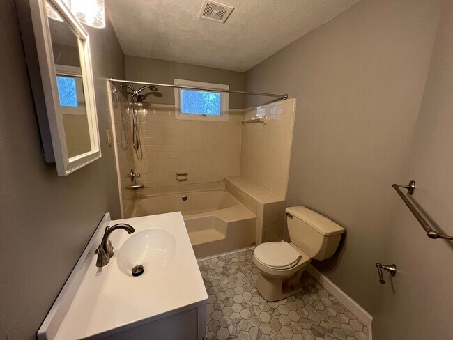 Building Photo - 3105 Spring Creek Ct