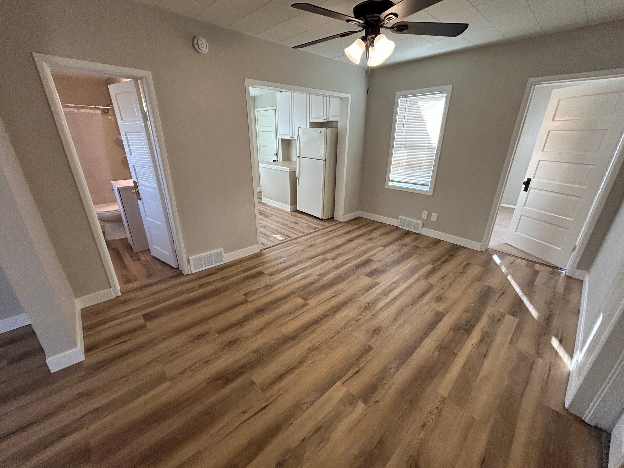 Building Photo - 611 S Hawthorne Ave