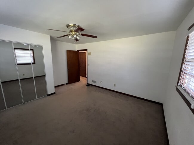 Building Photo - 3820 Orchard Rd SE