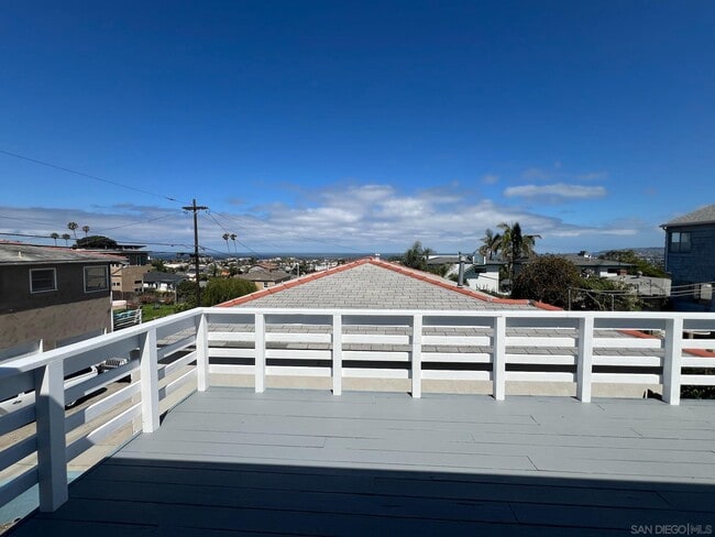 Building Photo - 4551 Santa Monica Ave