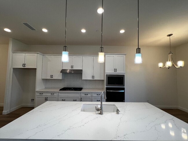 Building Photo - 3072 19th Ave