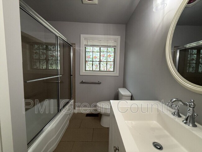 Building Photo - 5428 E 25th Pl