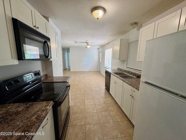 Building Photo - 620 Key Largo Dr S