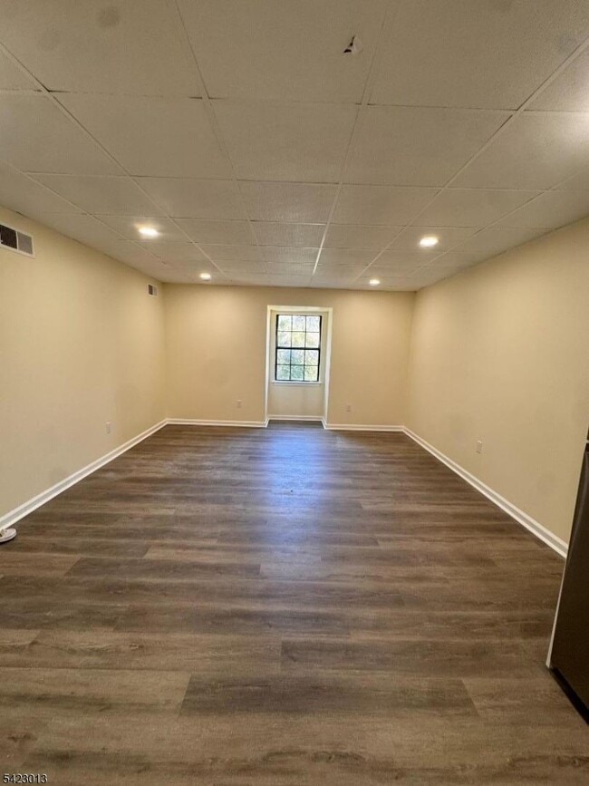 Building Photo - 350 S Sparta Ave