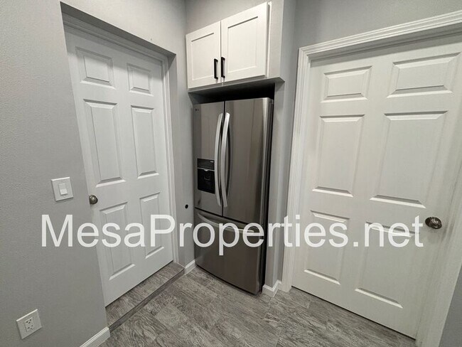 Building Photo - 930 Jadestone Ln