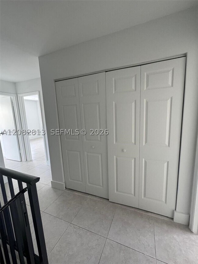 Building Photo - 6628 SW 41st St