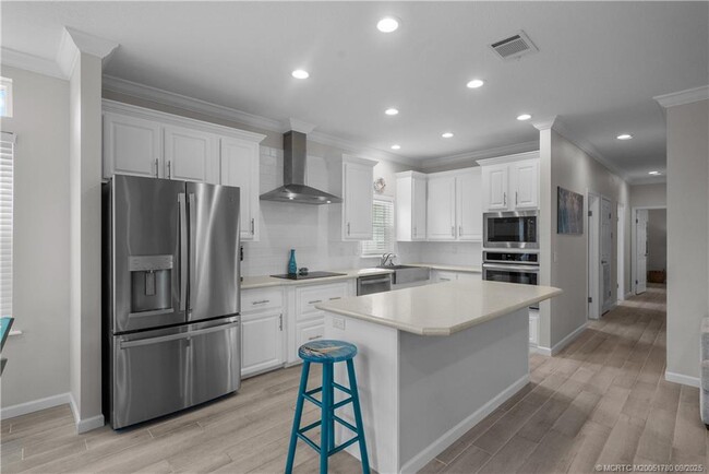Building Photo - 257 NE Coastal Dr