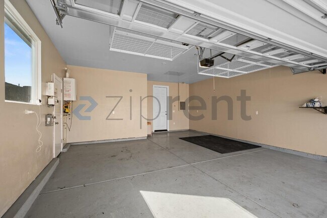 Building Photo - 1465 Blossom Way