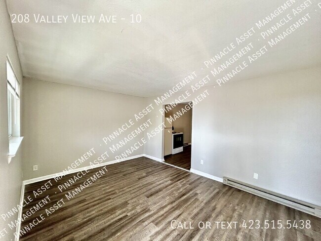 Building Photo - 208 Valley View Ave