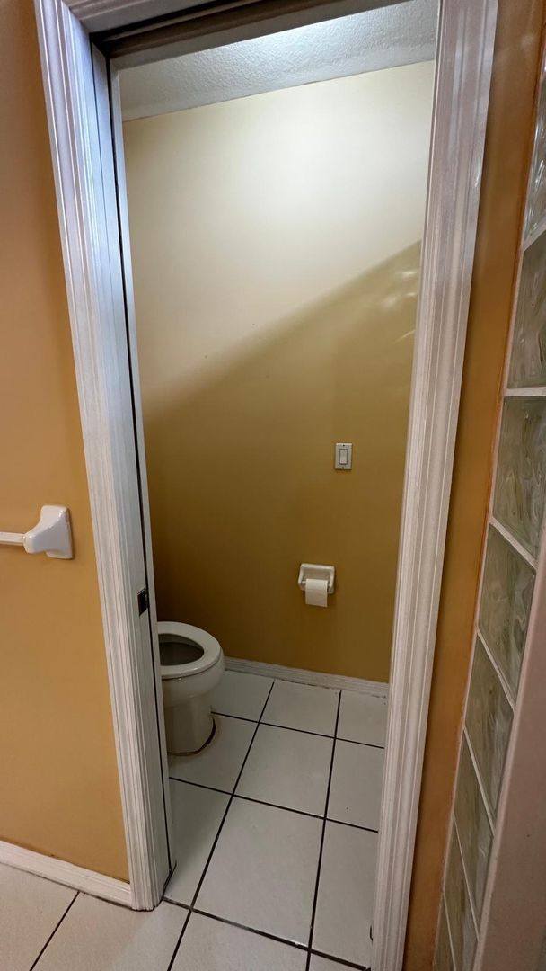 Building Photo - SPACIOUS 4-BEDROOM HOME WITH SCREENED POOL IN SE CAPE CORAL