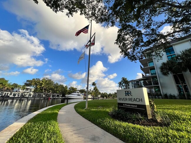 Building Photo - 1201 River Reach Dr