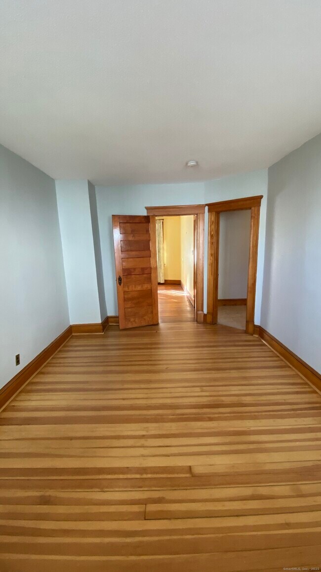 Building Photo - 135 Elm St