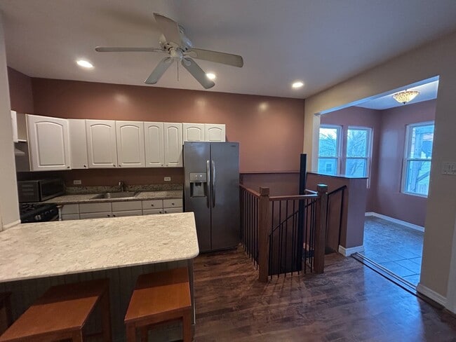 Building Photo - 3849 W School St