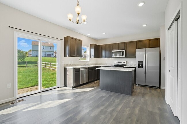 Building Photo - Spacious 4 Bedroom, 2.5 Bathroom home in Morrow, OH!