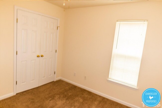 Building Photo - 917 Skinner Dr