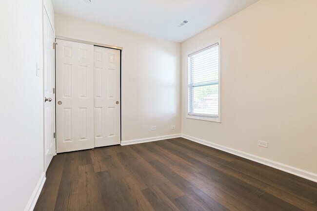 Building Photo - 1064 Crestwood Ln