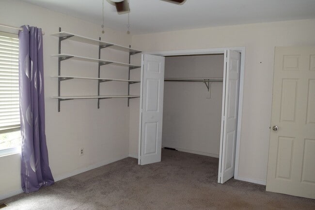 Building Photo - Great Bon Air Townhouse Convenient to ever...