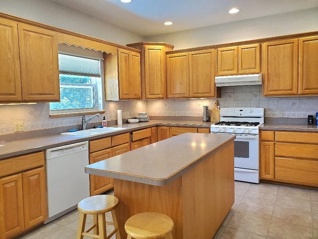 Building Photo - 3b/2.5 House for Rent