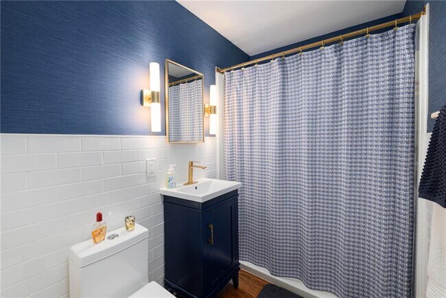 Building Photo - 70 Carroll Ave