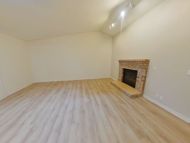 Building Photo - 2310 Snelling Dr