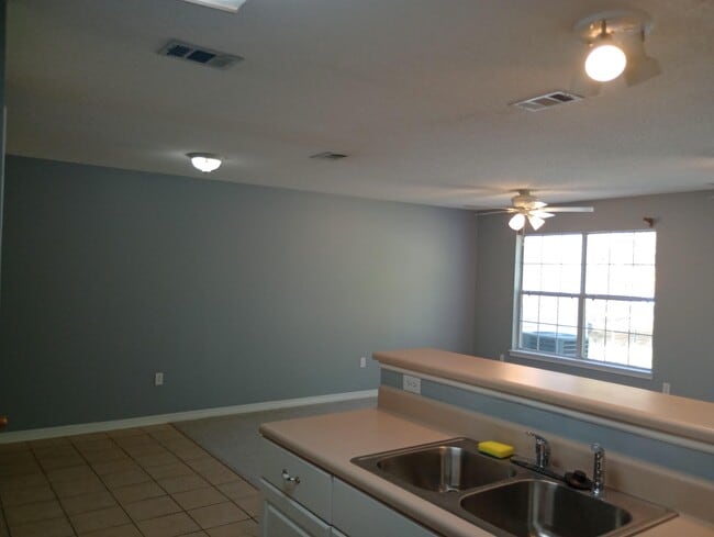 Building Photo - 129 Noblat Dr