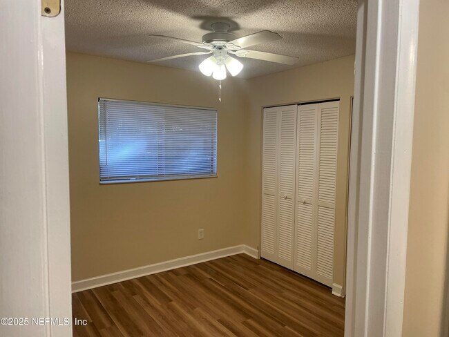 Building Photo - 85 Debarry Ave