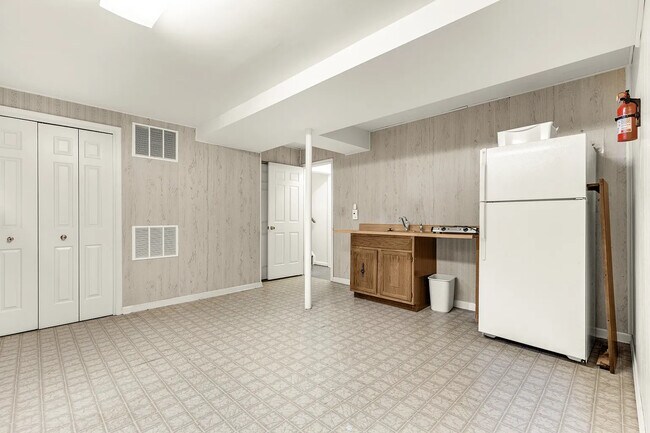 Building Photo - 10855 Lockwood Dr