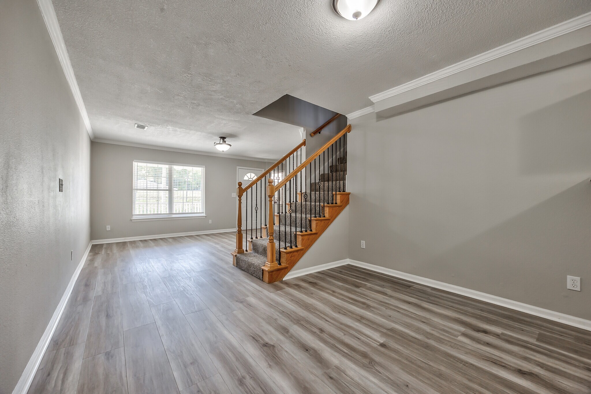 Building Photo - 1489 E 120th St