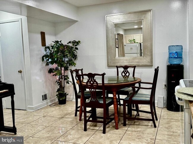 Building Photo - 8402 Jinetes Ct