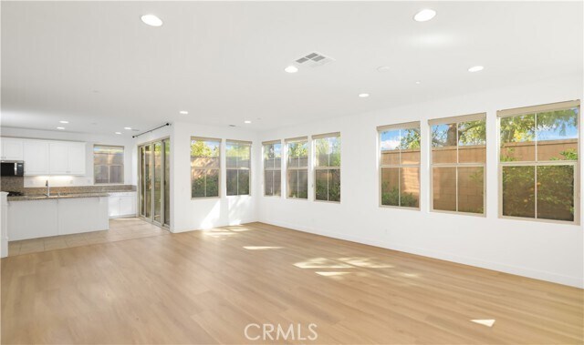 Building Photo - 104 Desert Bloom