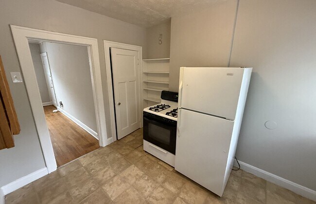 Building Photo - 415 Probasco St