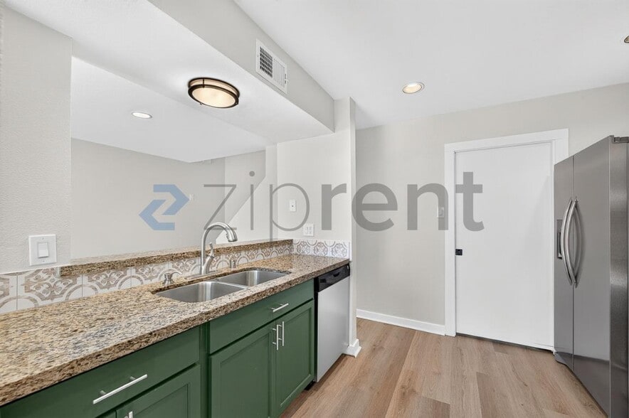 Building Photo - Unit Apt 6H
