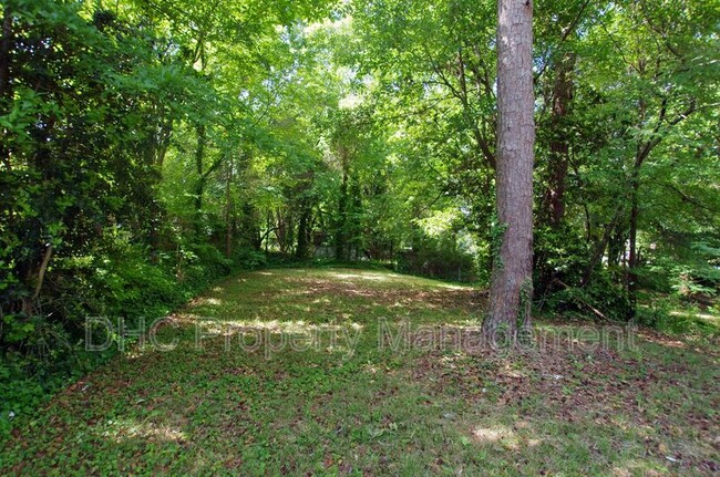 Building Photo - 210 Creekwood Ln