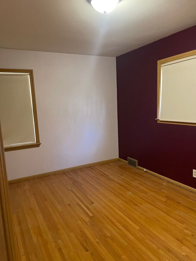 Building Photo - Highland Home for Rent