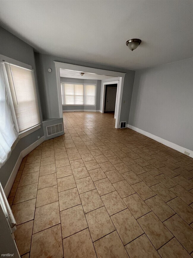 Building Photo - 2 br, 1 bath Duplex - 917 Gladstone St 917...