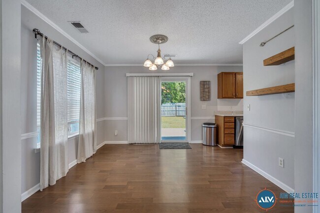 Building Photo - Charming 3-Bed, 2-Bath Home in Historic Beaufort, SC. Call for Details!