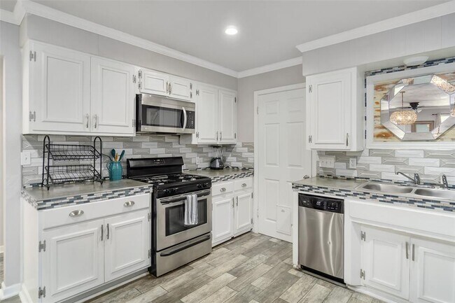 Building Photo - 3415 Avenue L