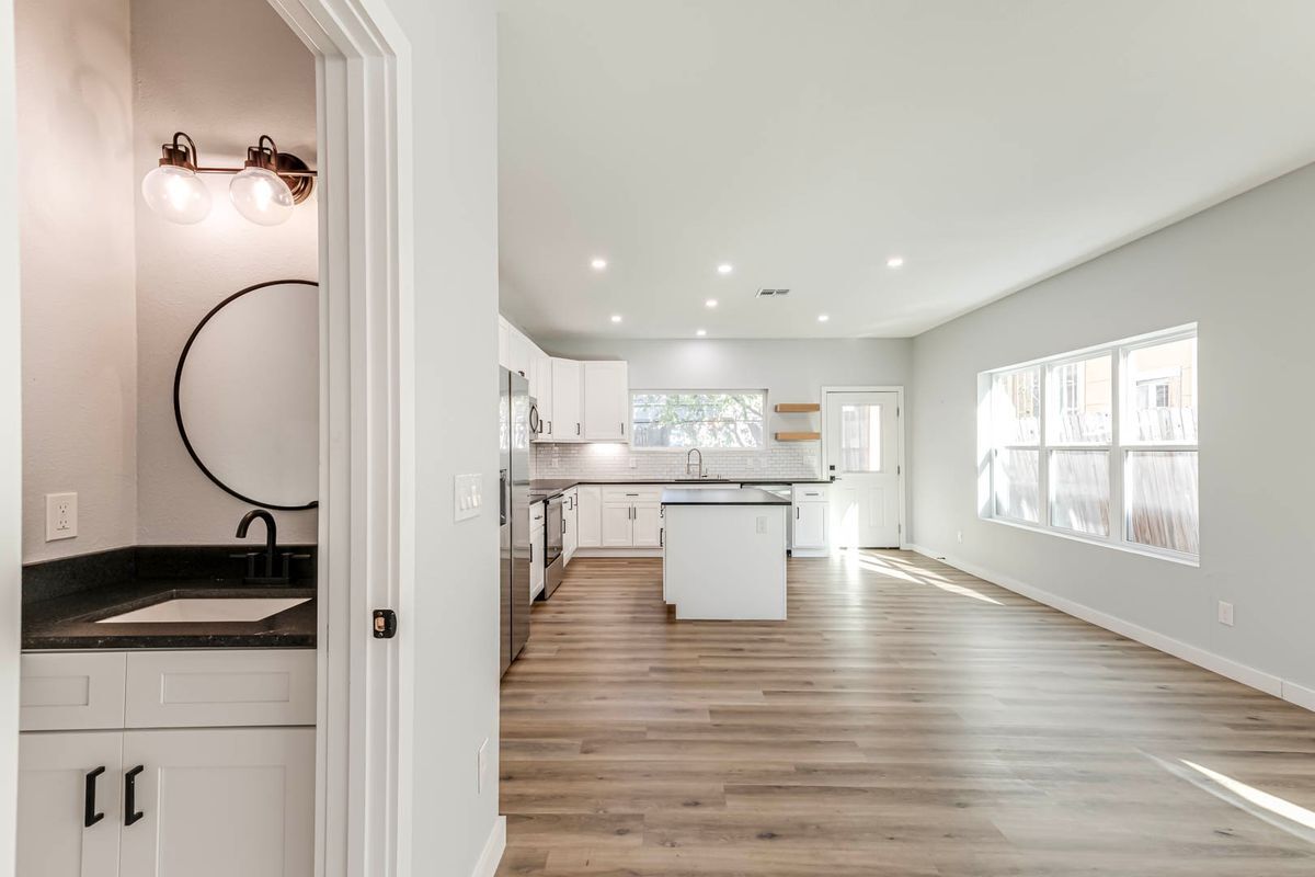 Building Photo - 811 Nevada St