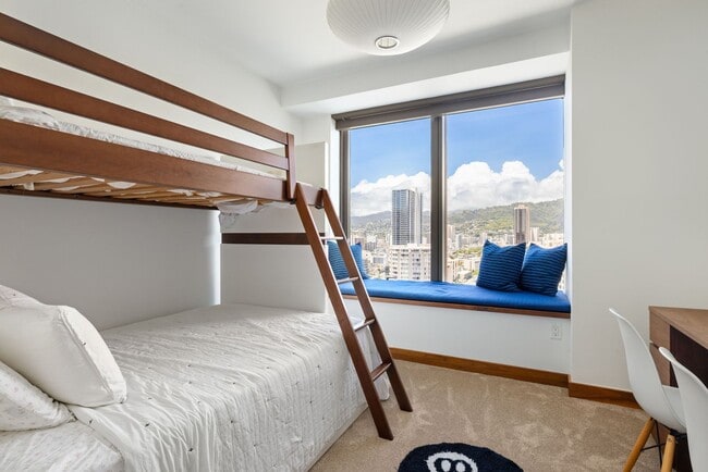 Building Photo - 1555 Kapiolani Blvd