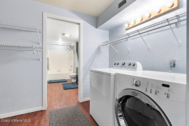 Building Photo - Great CDA Location!