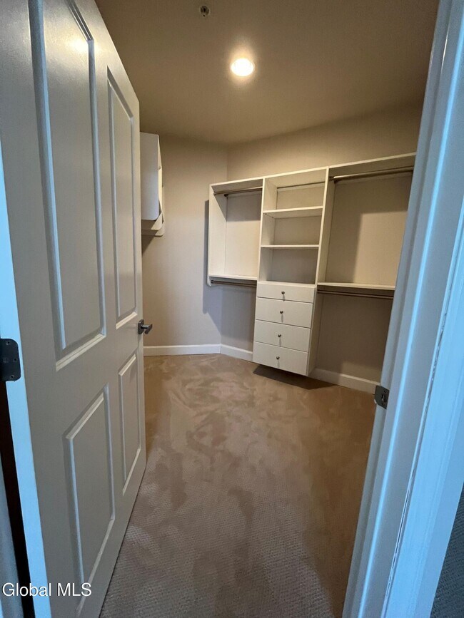 Building Photo - 2 West Ave