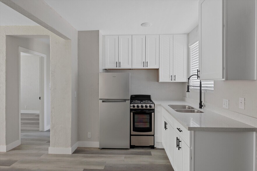 Primary Photo - Downtown Apartments